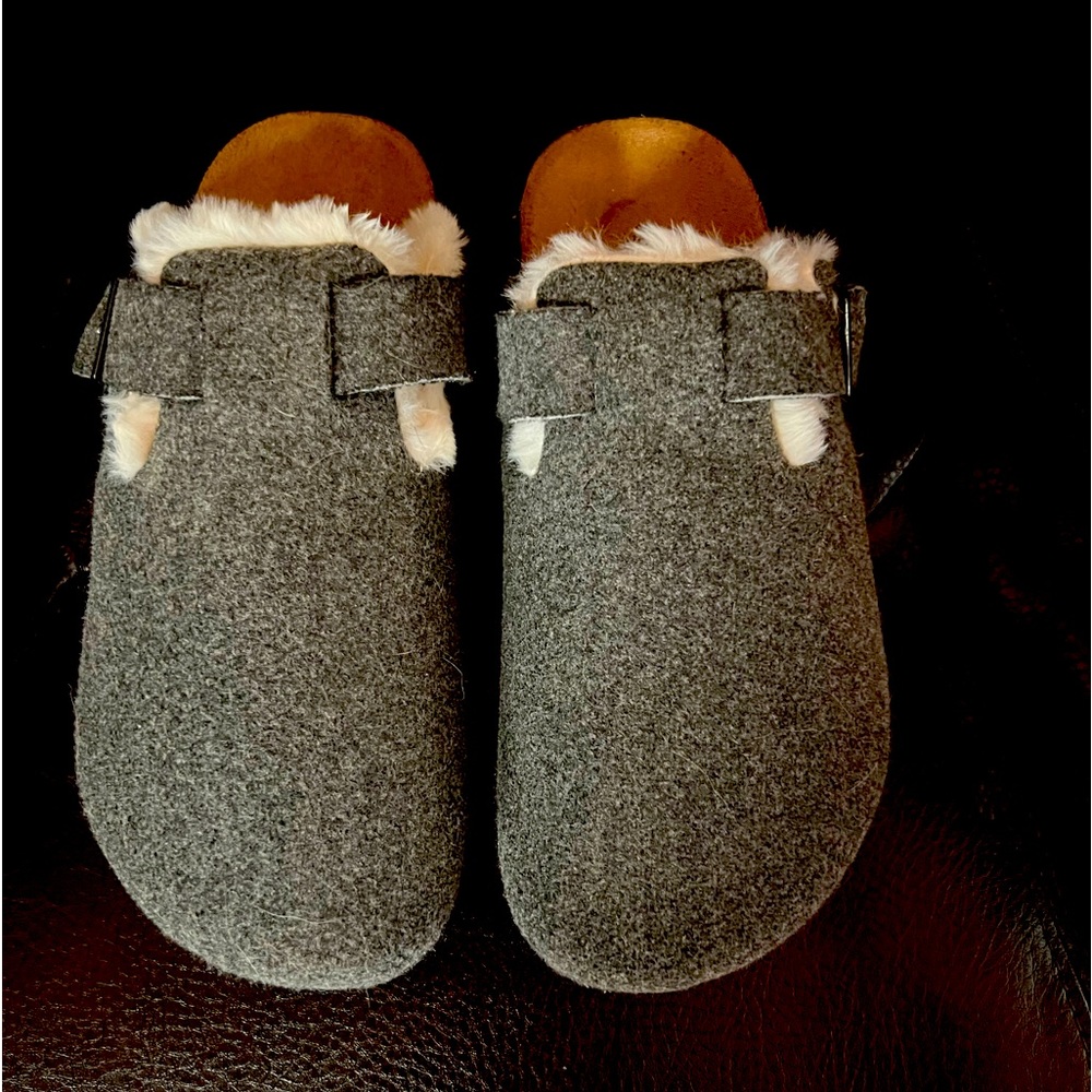 Woman’s Lined Slippers